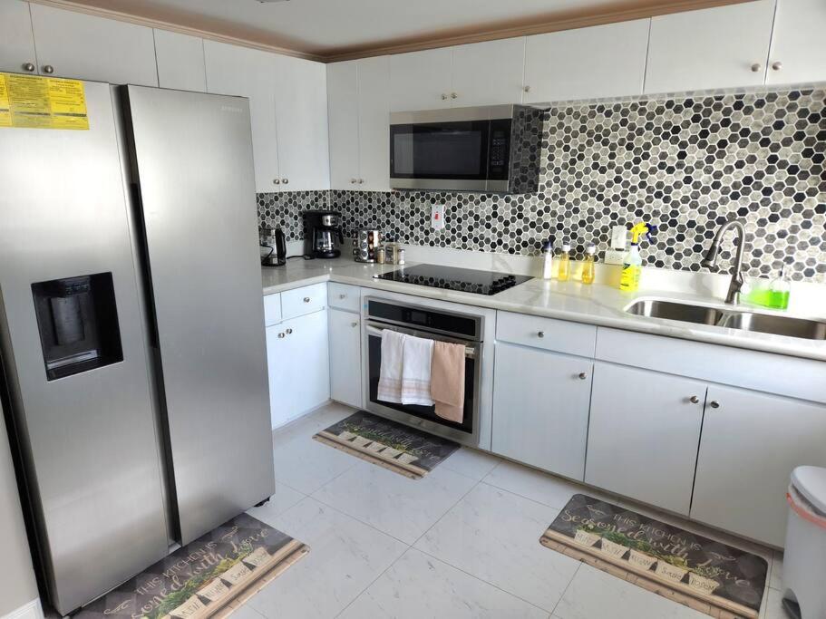 Modern Luxury 2-bedroom 2.5-bathroom townhouse - 3