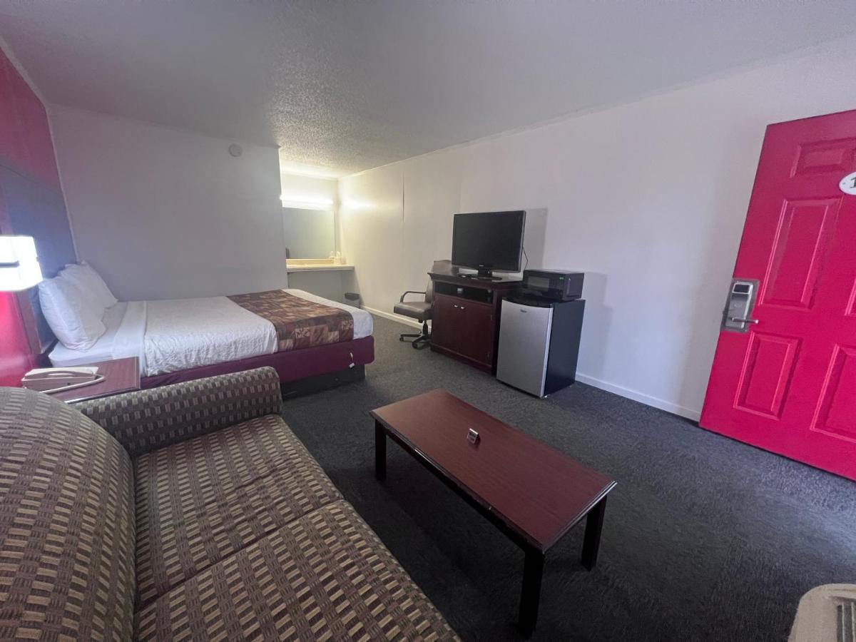 Smith Motel — photo 19