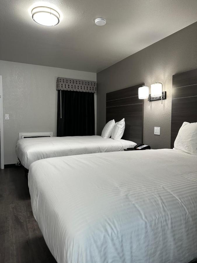 Sleepy Traveler Motel — photo 20