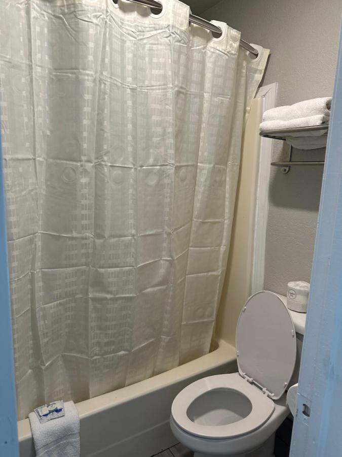 Sleepy Traveler Motel — photo 21