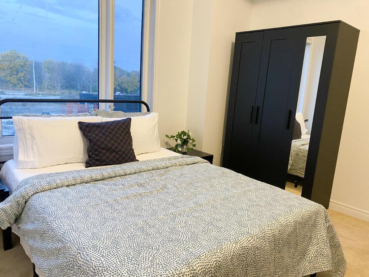 Elegant Rooms in Shared Townhouse Next to Beach photo