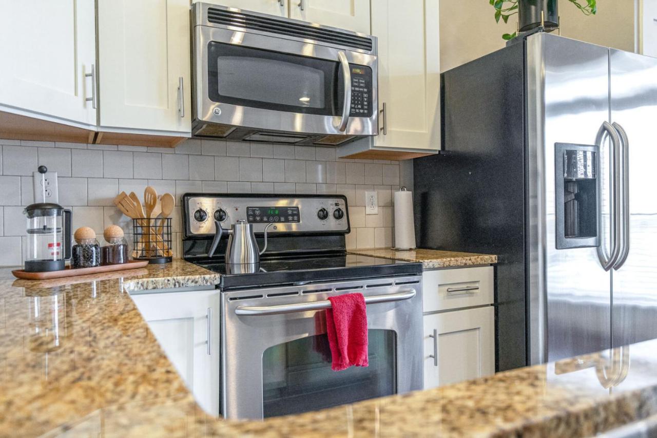 Music Row Nashville King Beds Keyless Entry - 2