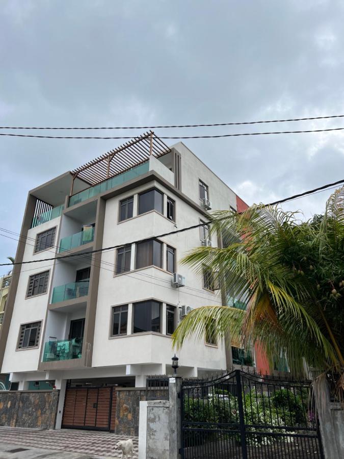 Top-Floor Modern 3BD Penthouse with Beautiful Mountain View Terrace - 5 min Walk to Beach - 5