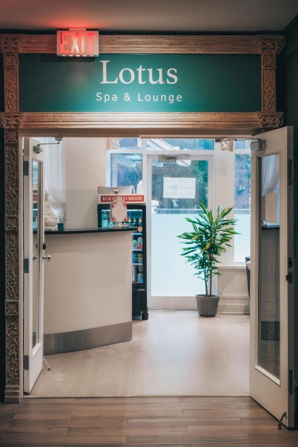 Summit Lodge Boutique Hotel Whistler photo