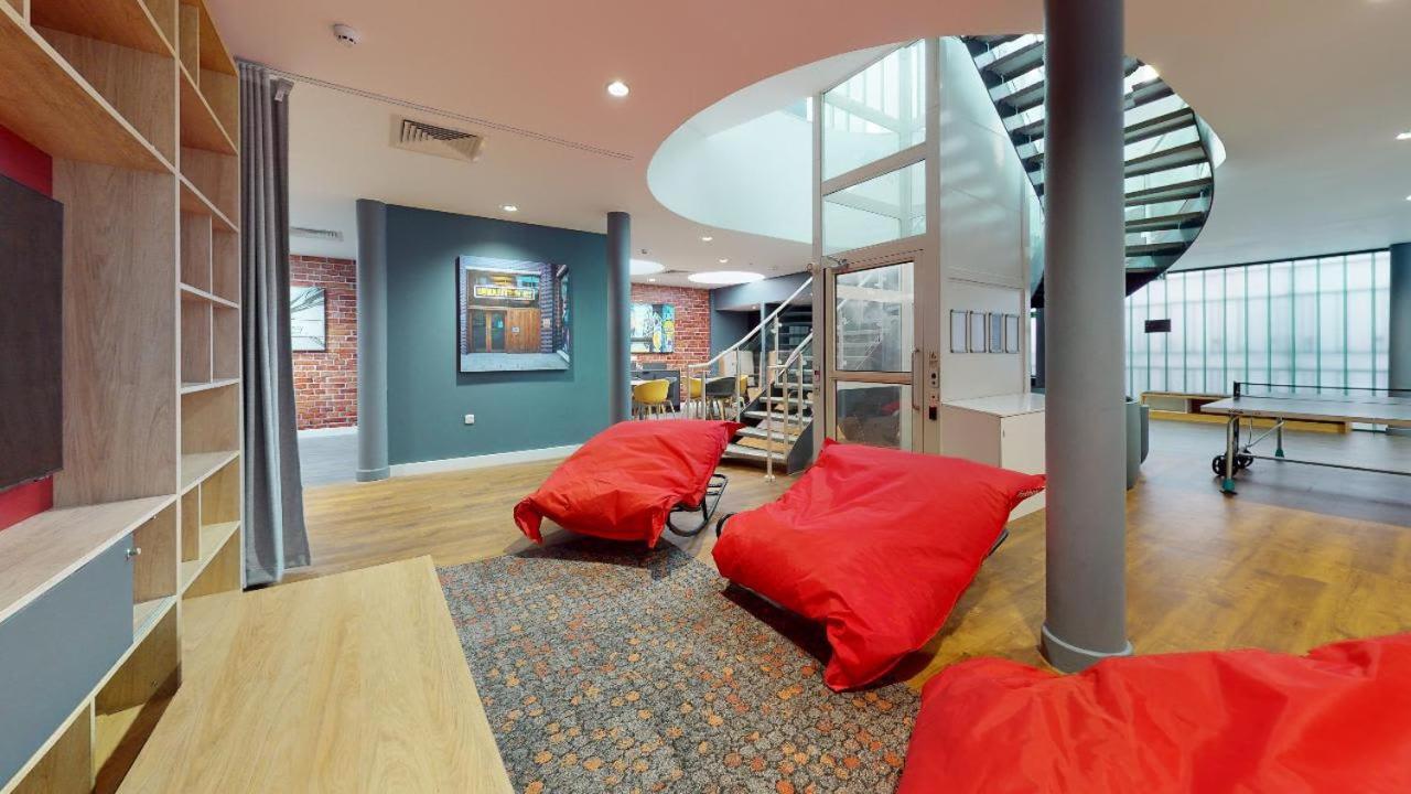 For Students Only iQ Will Wyatt Court London - 2