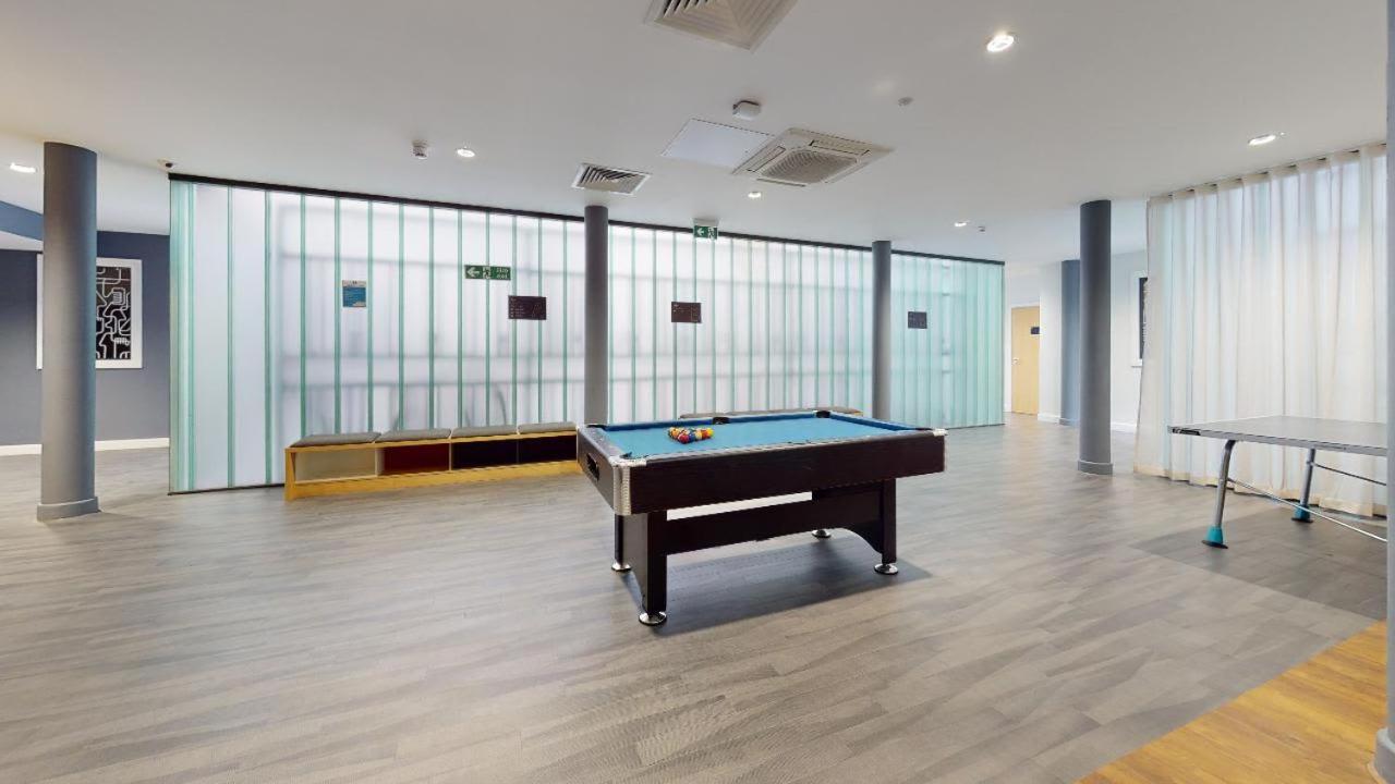 For Students Only iQ Will Wyatt Court London - 5