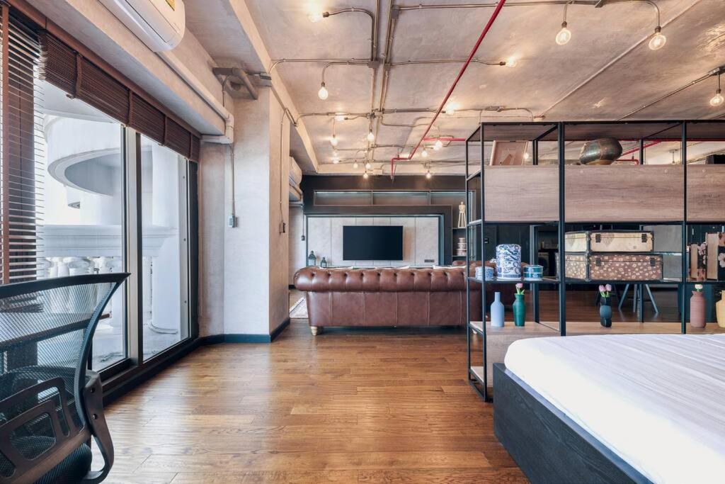 Central Bangkok Loft Style Skyline 100 sq.m. Apt - 2