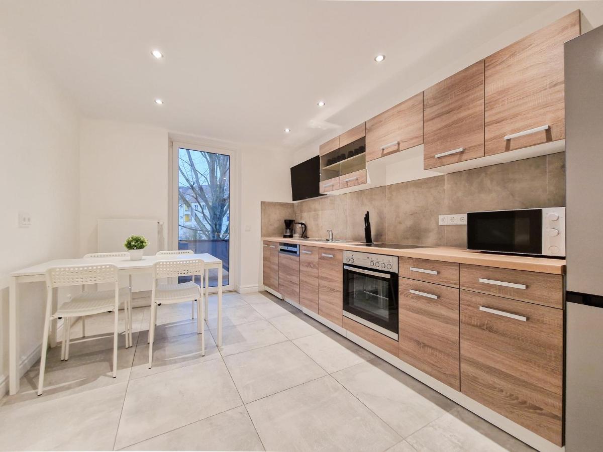 Tolstov Apartments - City Apartments with 1 or 2 Rooms - 15 Min to Messe DUS and Old Town DUS