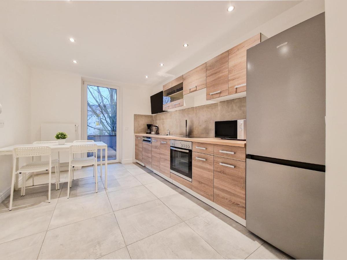 Tolstov Apartments - City Apartments with 1 or 2 Rooms - 15 Min to Messe DUS and Old Town DUS