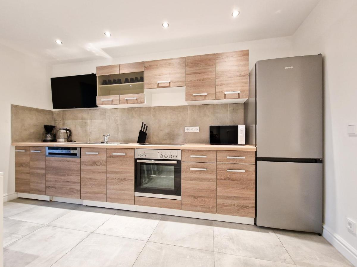 Tolstov Apartments - City Apartments with 1 or 2 Rooms - 15 Min to Messe DUS and Old Town DUS