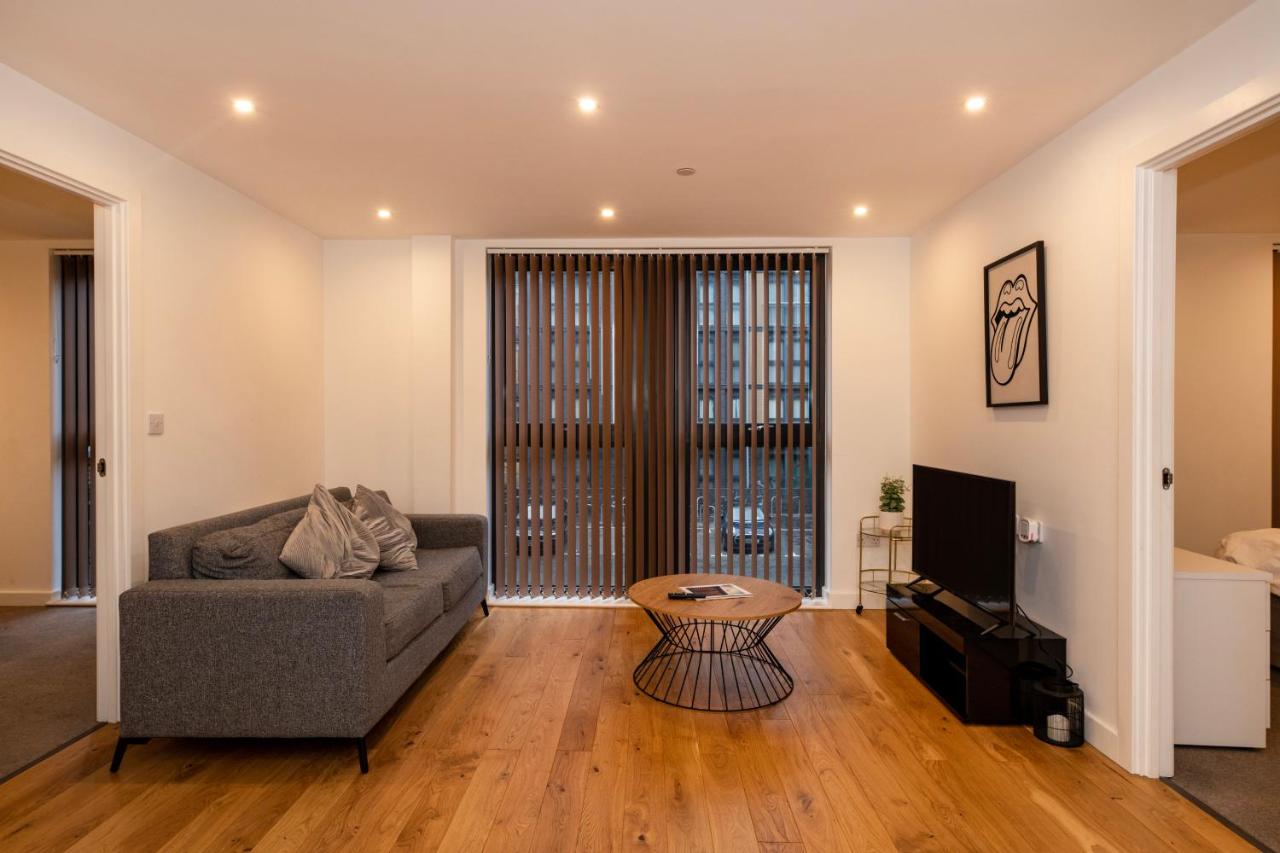 {{ hotelInfo.altText }}