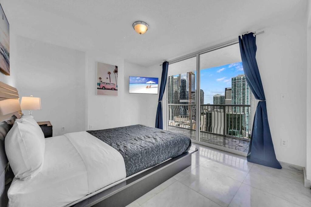 Iconic High floor 3 bedrooms in the heart of Miami - 2