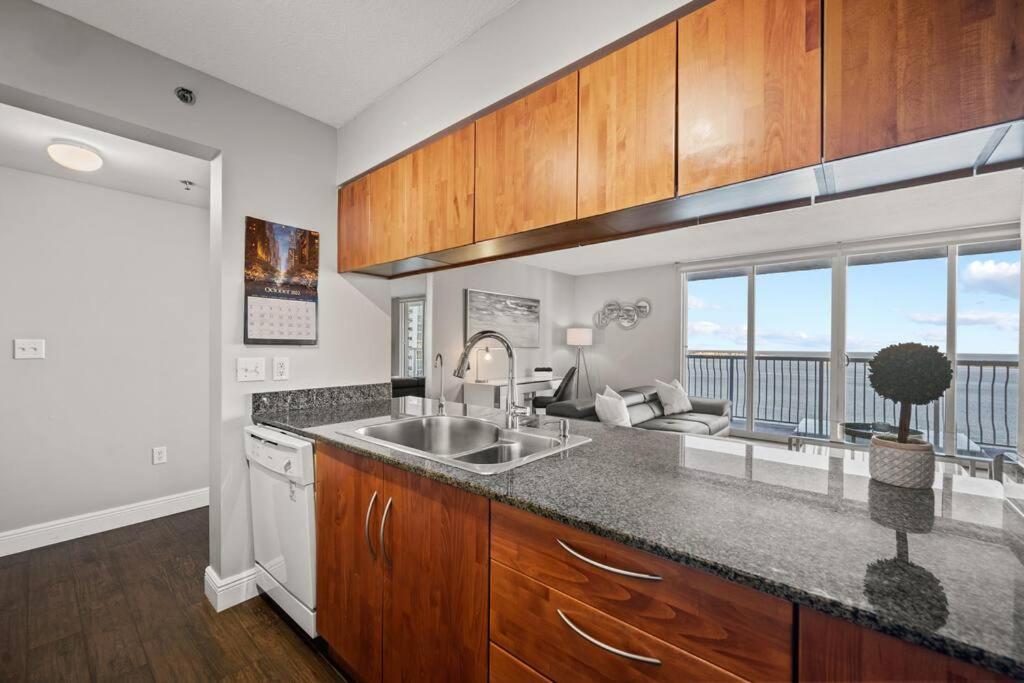 Ocean view 35th floor, in the heart of Miami - 3