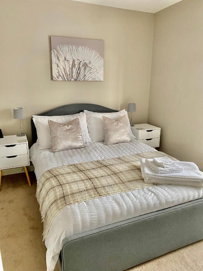 {{ hotelInfo.altText }}