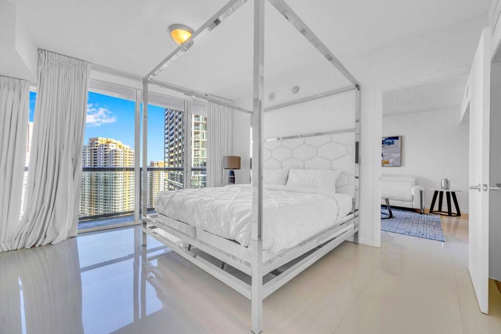 Emblematic unit at Icon in the heart of Brickell - 2