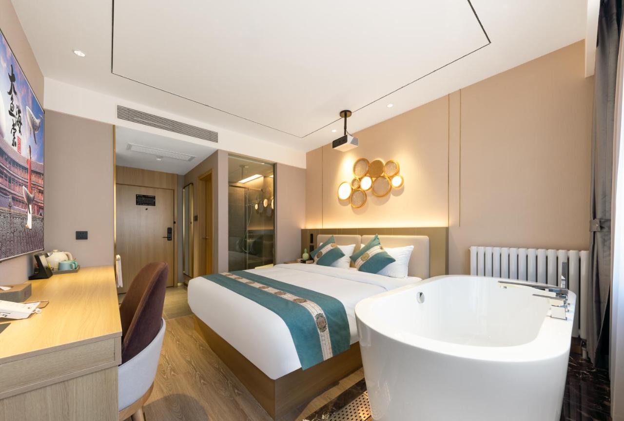 East Sacred Hotel--Very near Beijing Tiananmen Square ,the Forbidden City,The temple of heaven,3 minutes walk from Wangfujing Subway St,Located in the center of Beijing,Provide heating in winter,Newly renovated hotel-Able to receive foreign guests photo