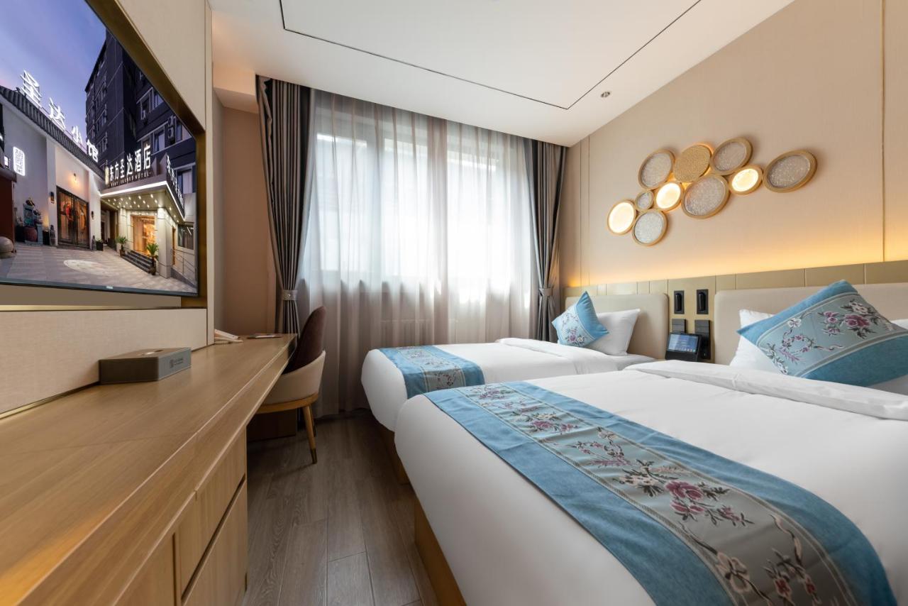 East Sacred Hotel--Very near Beijing Tiananmen Square ,the Forbidden City,The temple of heaven,3 minutes walk from Wangfujing Subway St,Located in the center of Beijing,Provide heating in winter,Newly renovated hotel-Able to receive foreign guests photo