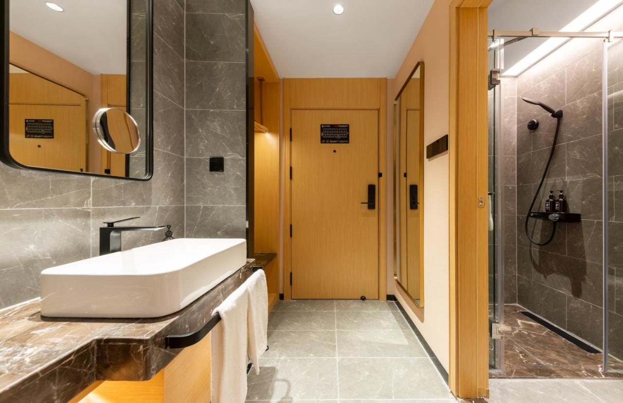 East Sacred Hotel--Very near Beijing Tiananmen Square ,the Forbidden City,The temple of heaven,3 minutes walk from Wangfujing Subway St,Located in the center of Beijing,Provide heating in winter,Newly renovated hotel-Able to receive foreign guests photo