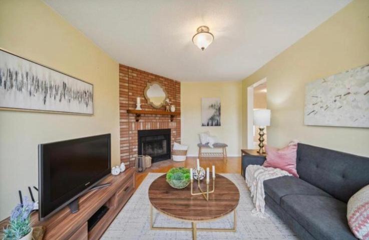 Private room - Sweet Suites Whitby - Multiple Properties photo
