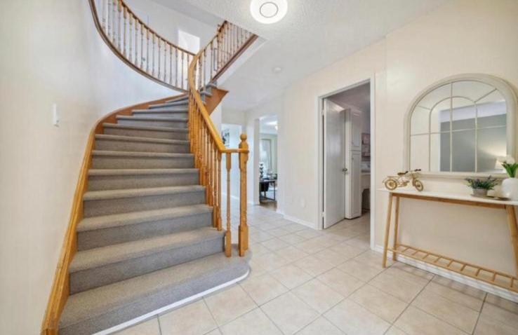 Private room - Sweet Suites Whitby - Multiple Properties photo