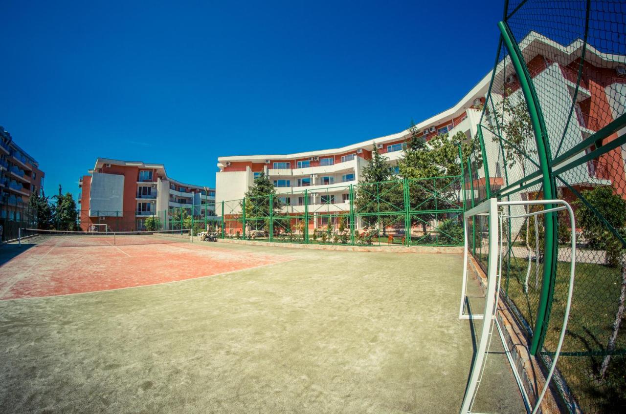 Tennis court: Privilege Fort Beach Apartments