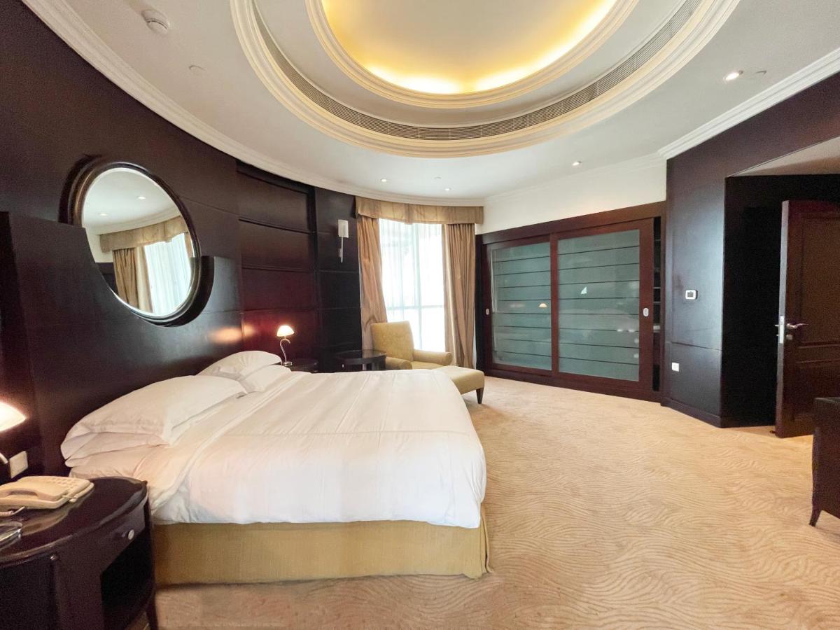 Swissôtel Al Murooj Dubai photo