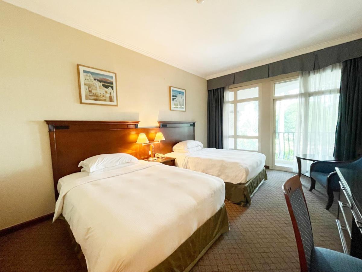 Swissôtel Al Murooj Dubai photo