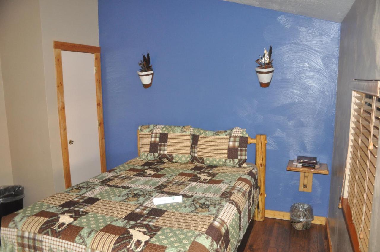 Nine Pines Motel — photo 11