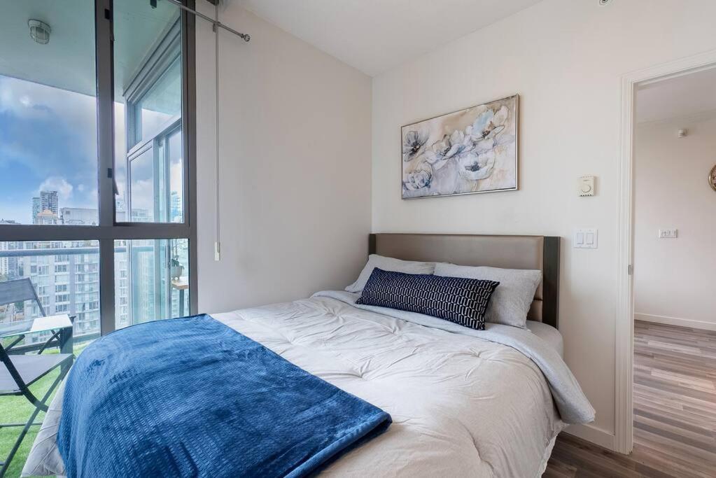Marvelous 2 Bed Condo in Yaletown Panoramic Views! photo