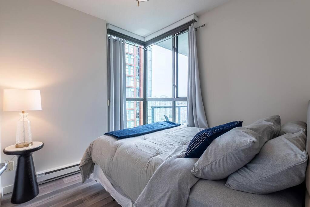 Marvelous 2 Bed Condo in Yaletown Panoramic Views! photo
