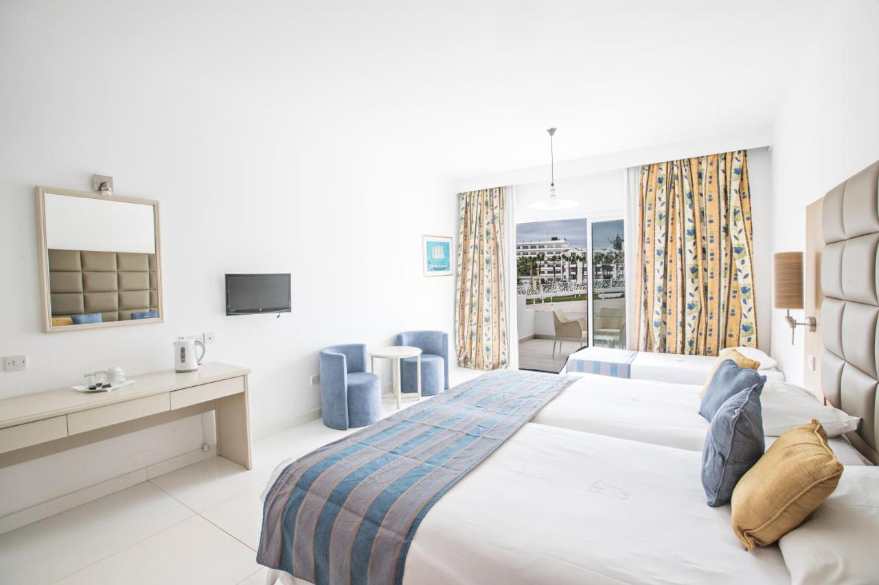 Odessa Beach Hotel photo