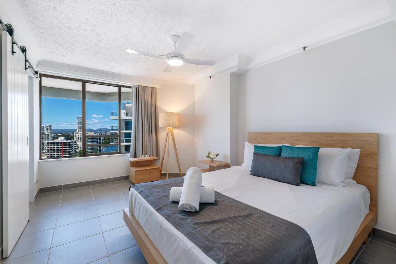 Surfers Century Oceanside Apartments photo