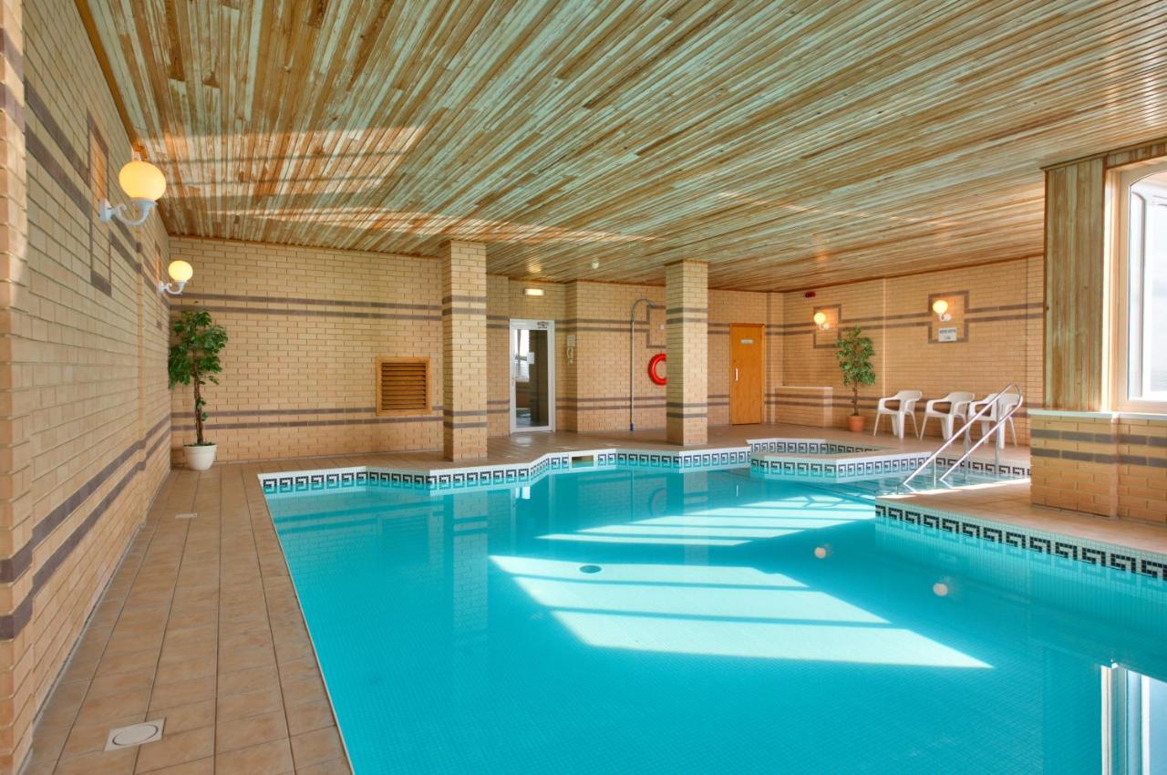Heated swimming pool: Channel View Hotel