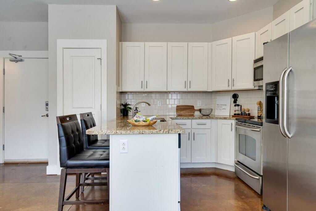 Cashville - Stylish Condo Minutes from Broadway - 2