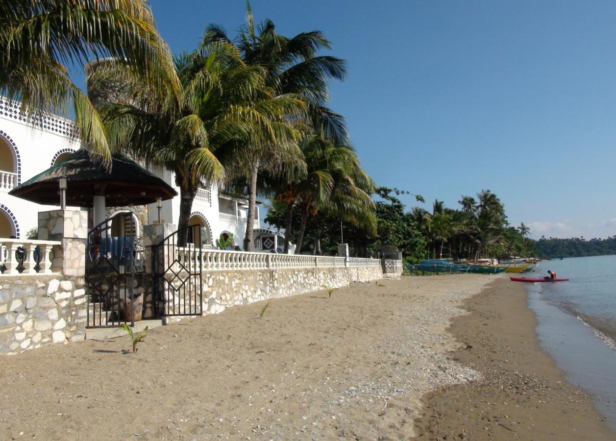 Beach: Squares Beachside Apartments