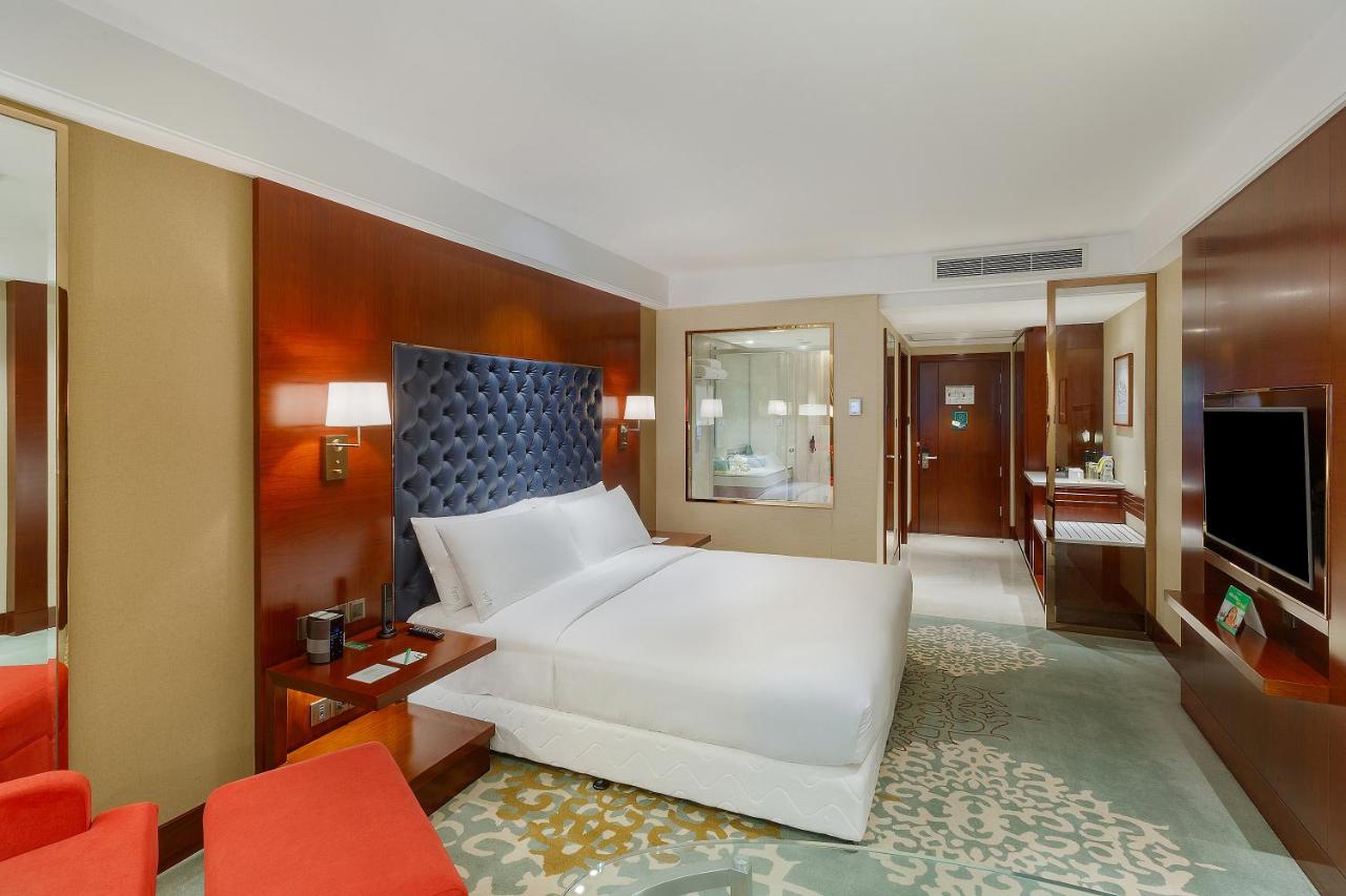 Holiday Inn Dhaka City Centre, an IHG Hotel photo