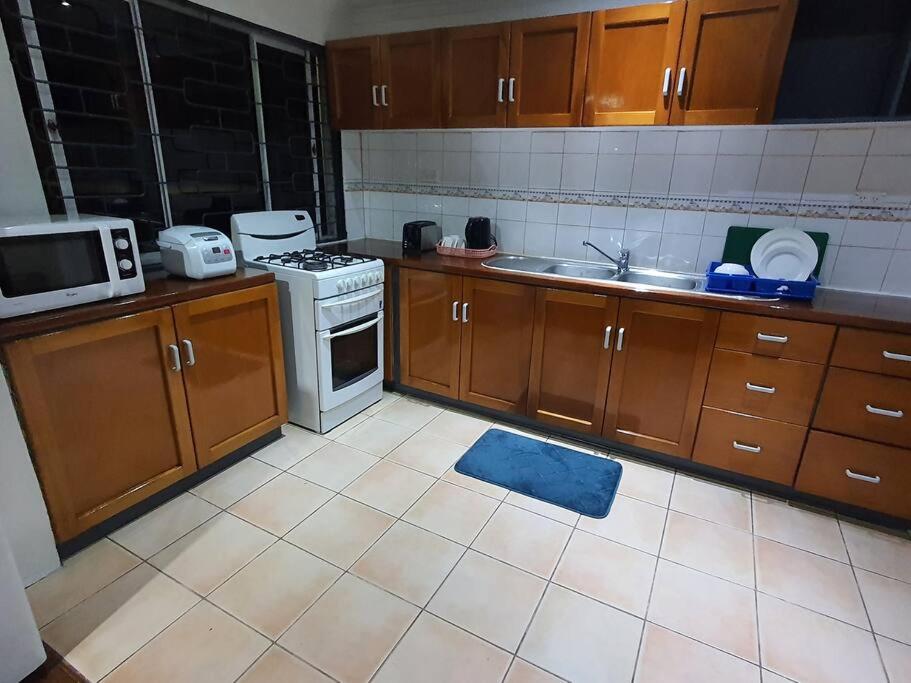 Spacious 4-bdrm fully self-contained WIFI, Parking - 3