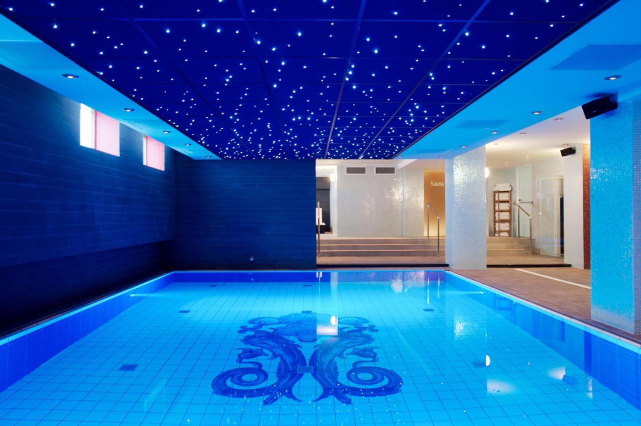 Heated swimming pool: Grand Hotel Amrâth Amsterdam