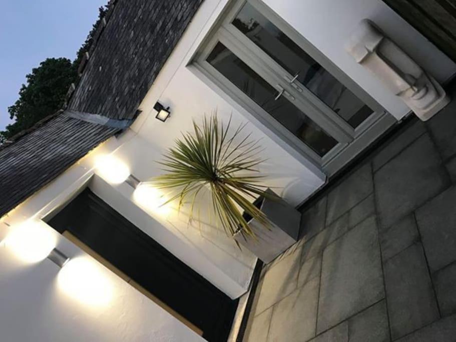 {{ hotelInfo.altText }}