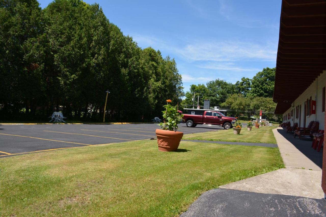 The Village Motel — photo 15