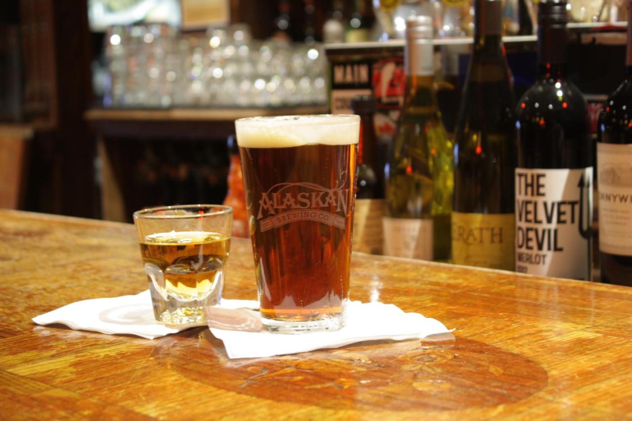 Hideout Lounge and Al's Alaskan Inn Motel — photo 18