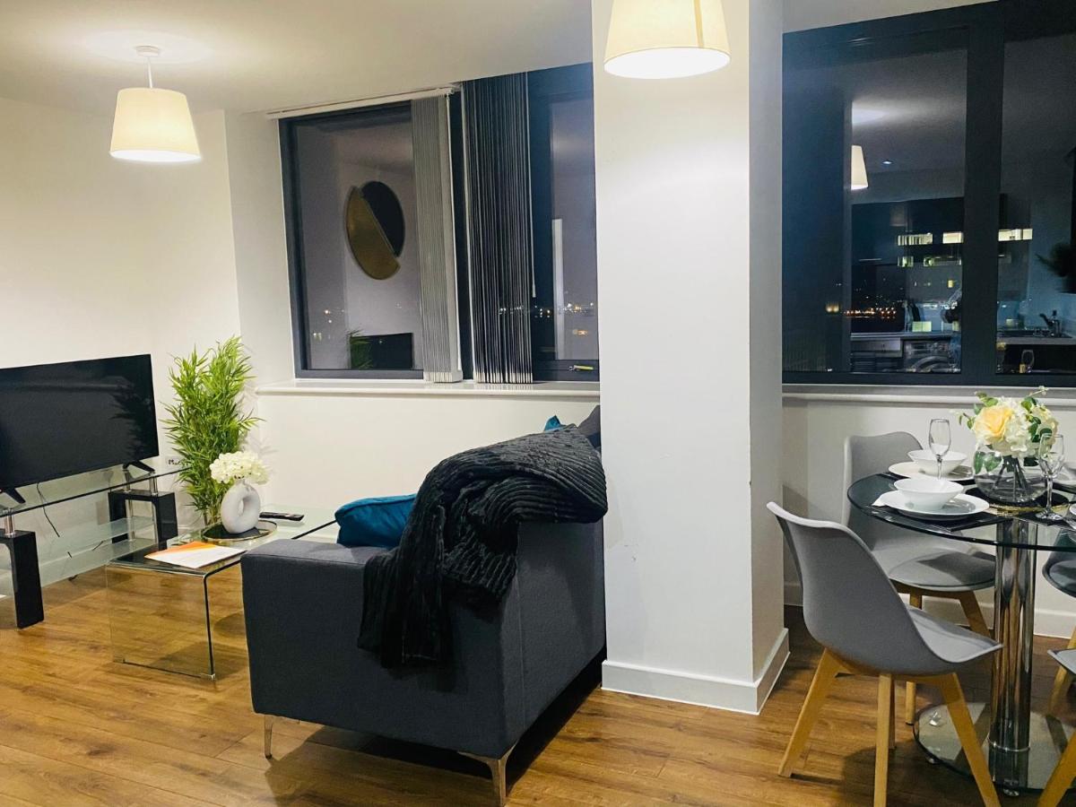 {{ hotelInfo.altText }}