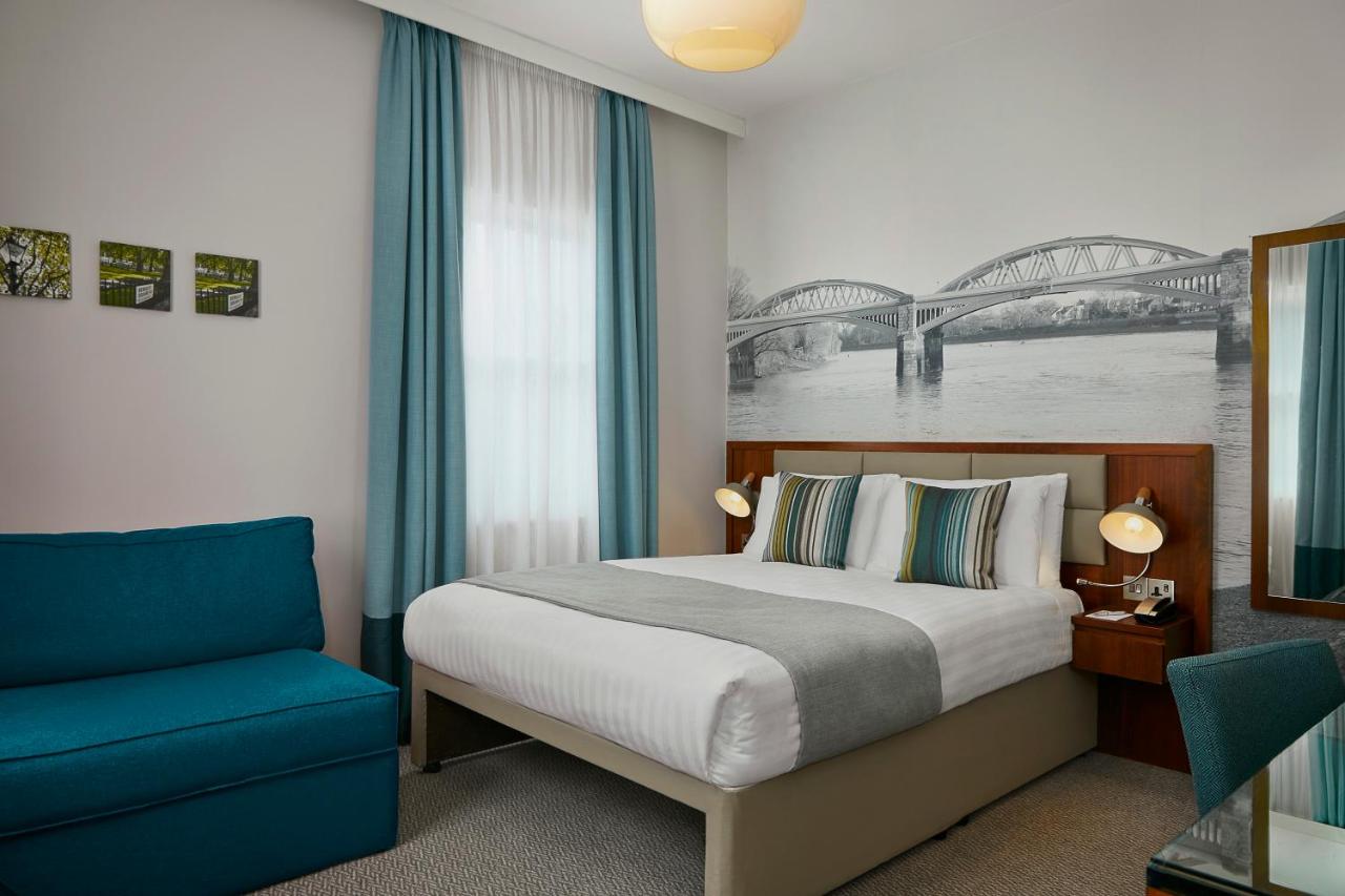Looking for hotels near Charing Cross Hospital? Discover convenient and comfortable accommodations in close proximity to the hospital. Find the perfect stay for your visit with our expert recommendations. Book now and enjoy a stress-free experience near Charing Cross Hospital.