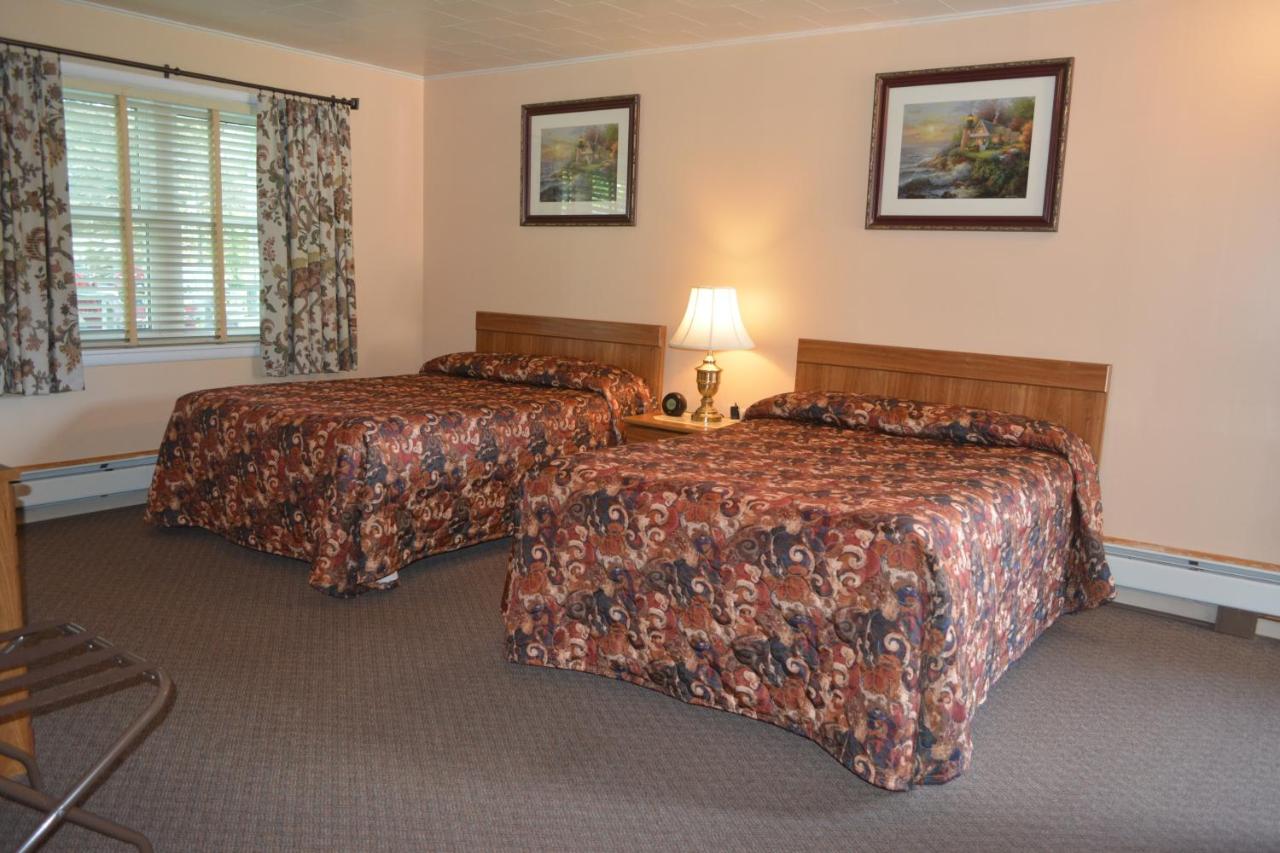 The Village Motel — photo 9