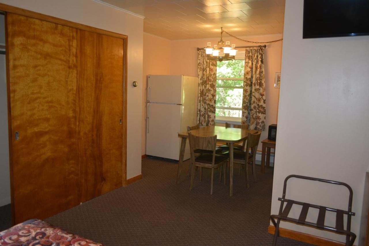 The Village Motel — photo 8