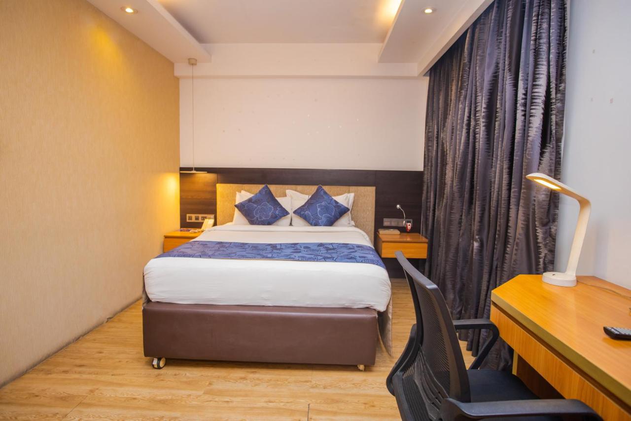 Days Hotel Dhaka photo