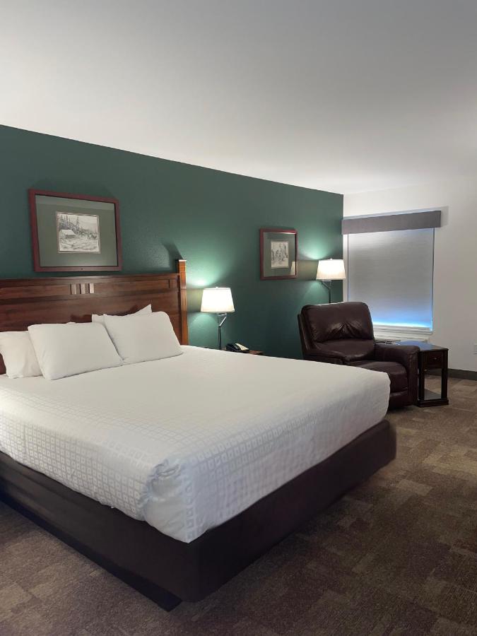 Boothill Inn and Suites — photo 16