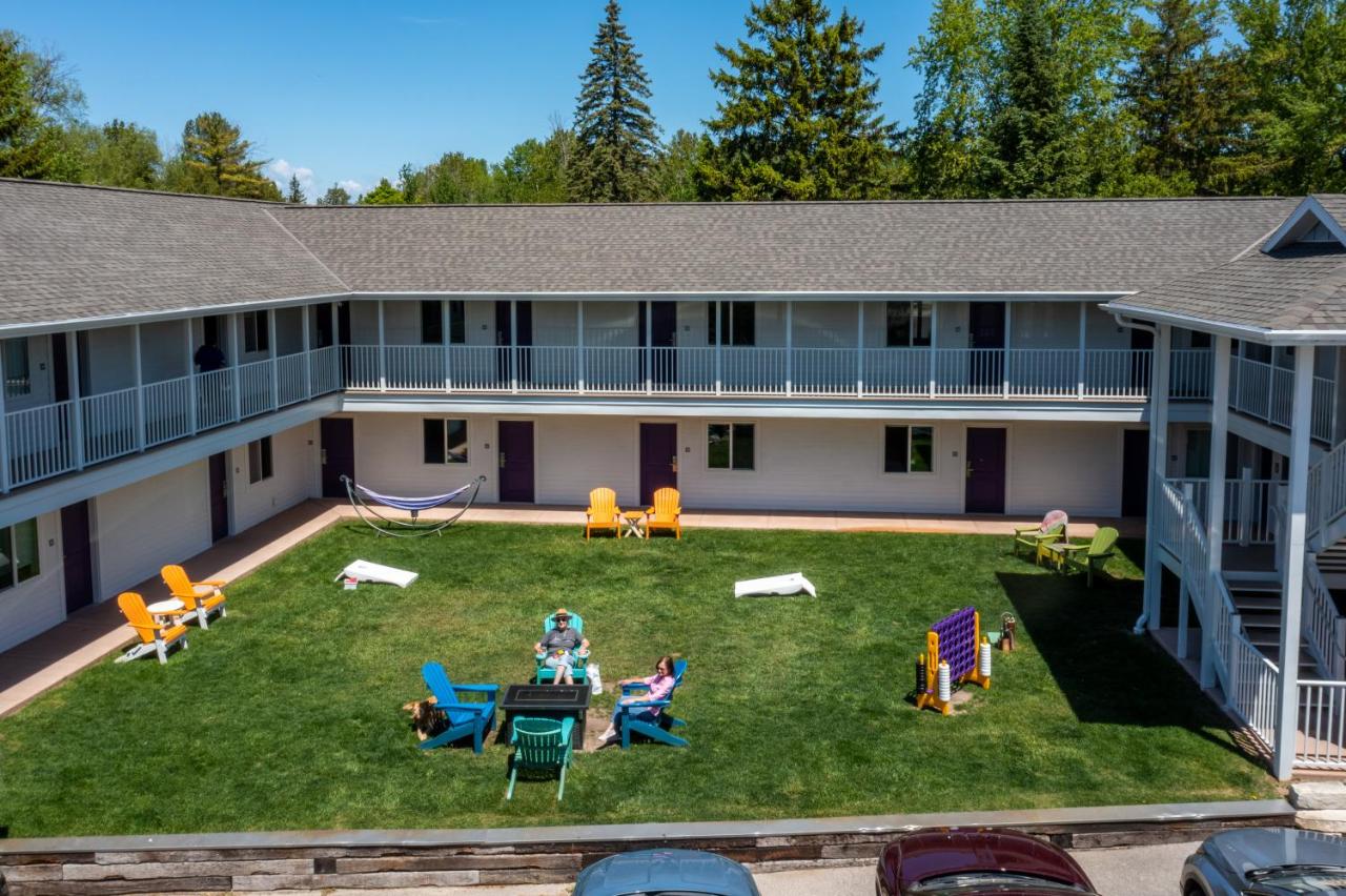Julie's Park Cafe & Motel — photo 1