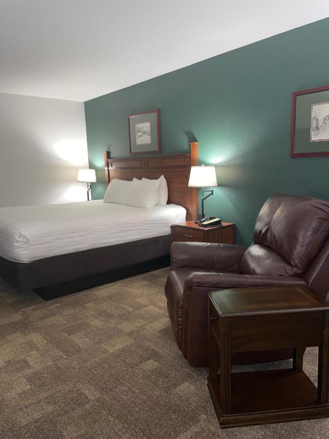 Boothill Inn and Suites — photo 13