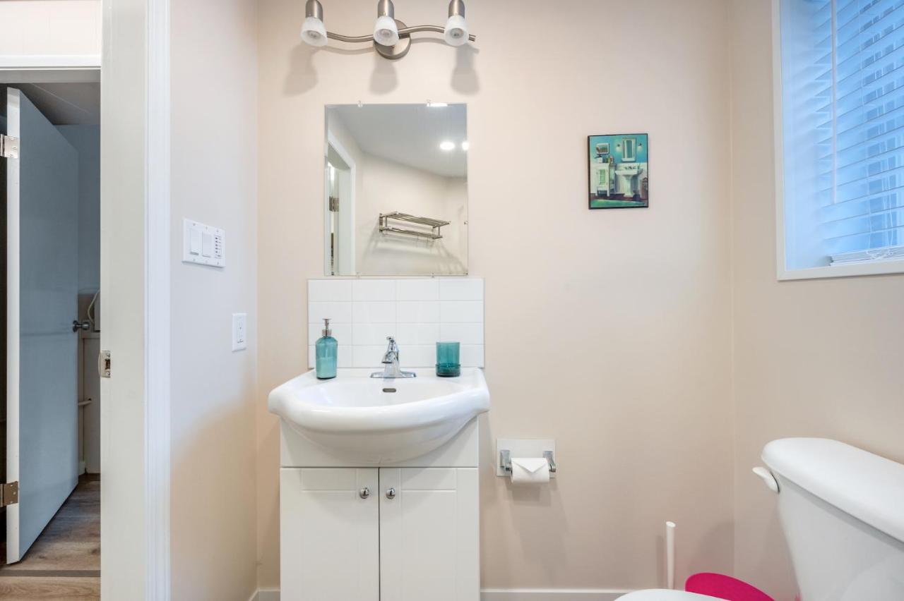 Cozy 2BD Suite in Vancouver photo
